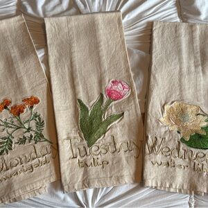 Floral Embroidered Tea Towels Set